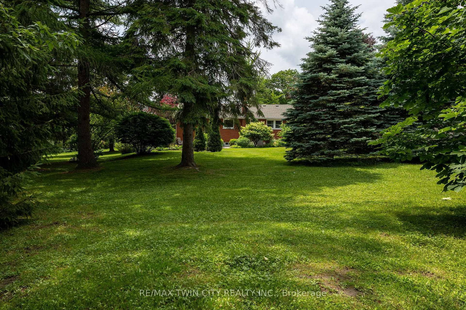 156 N MUTUAL Street • Ingersoll, ON photo 4