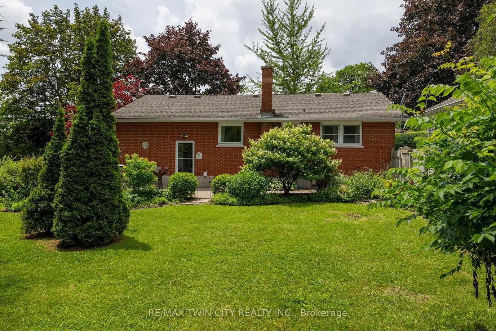 156 N MUTUAL Street • Ingersoll, ON photo 5