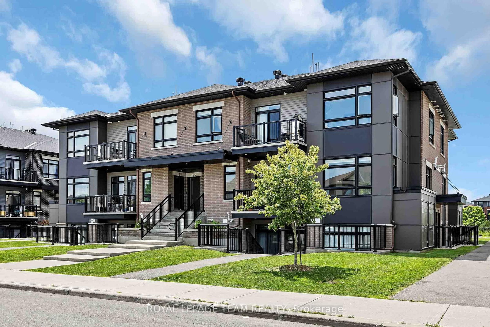 121 Fairweather Street • Ottawa, ON photo 1