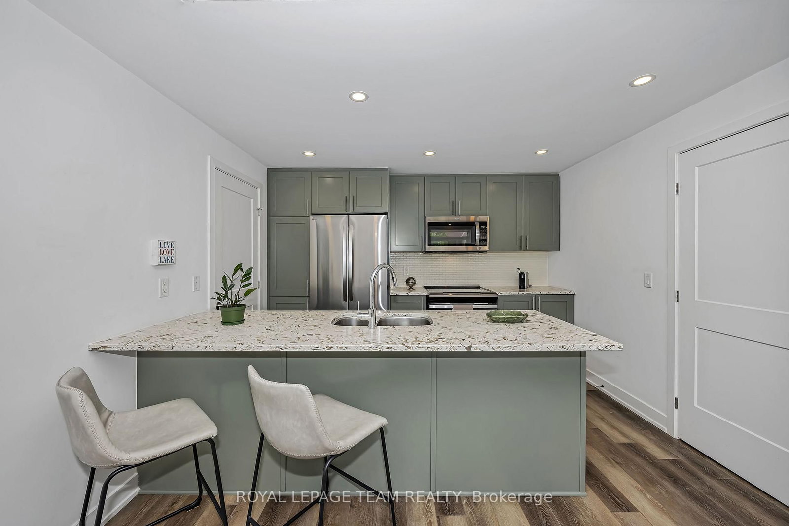 121 Fairweather Street • Ottawa, ON photo 10