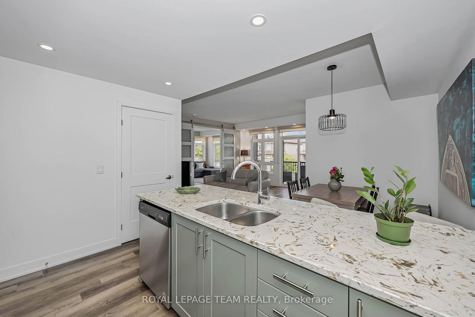 121 Fairweather Street • Ottawa, ON photo 12