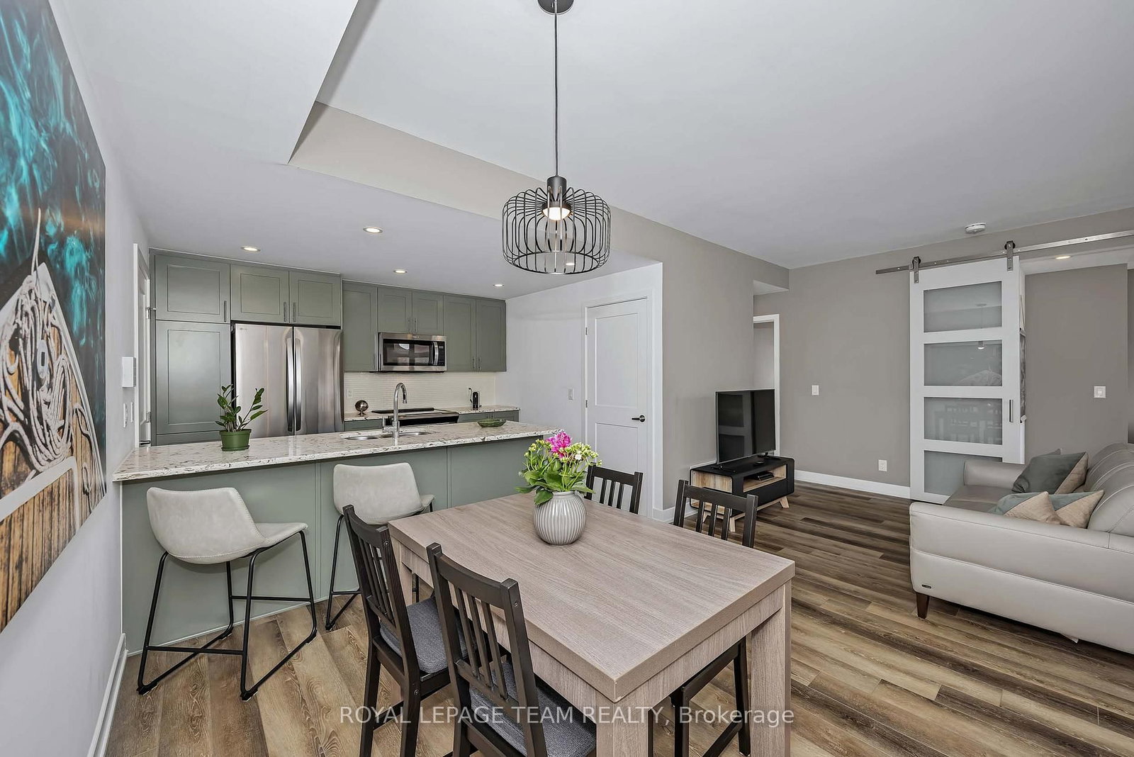 121 Fairweather Street • Ottawa, ON photo 9