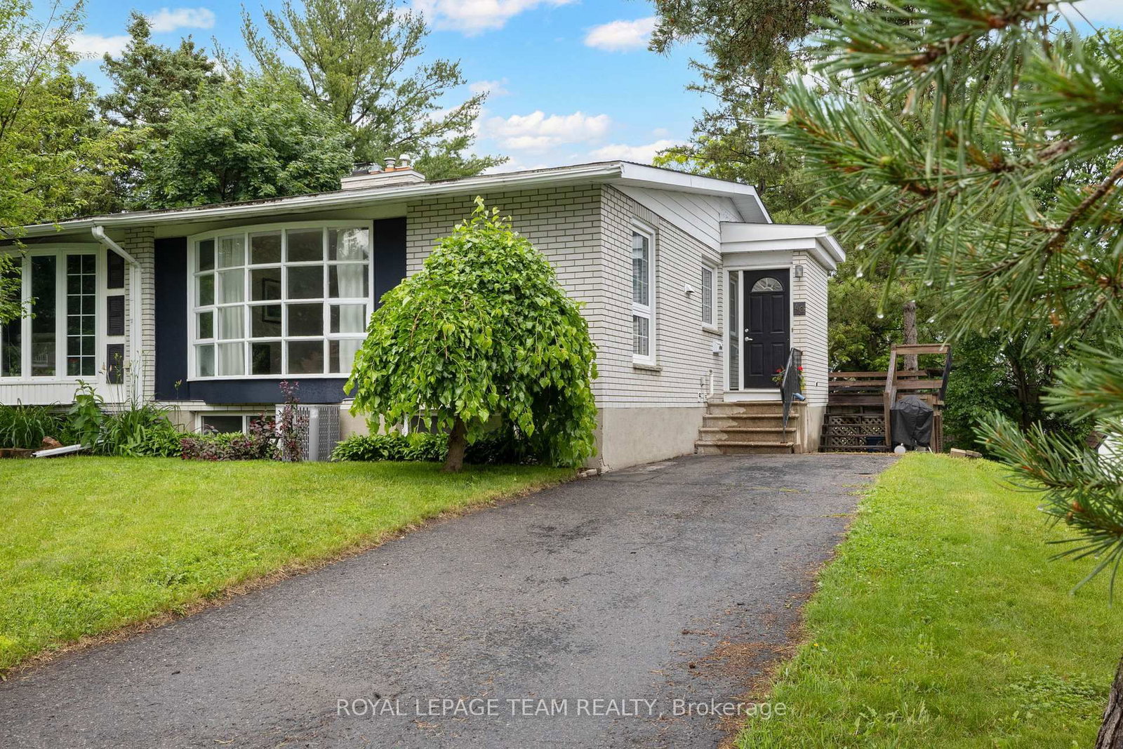 40 Woodmount Crescent • Ottawa, ON photo 1