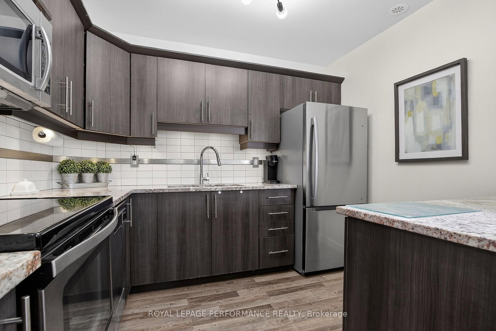135 Harthill Way • #B • Ottawa, ON photo 12