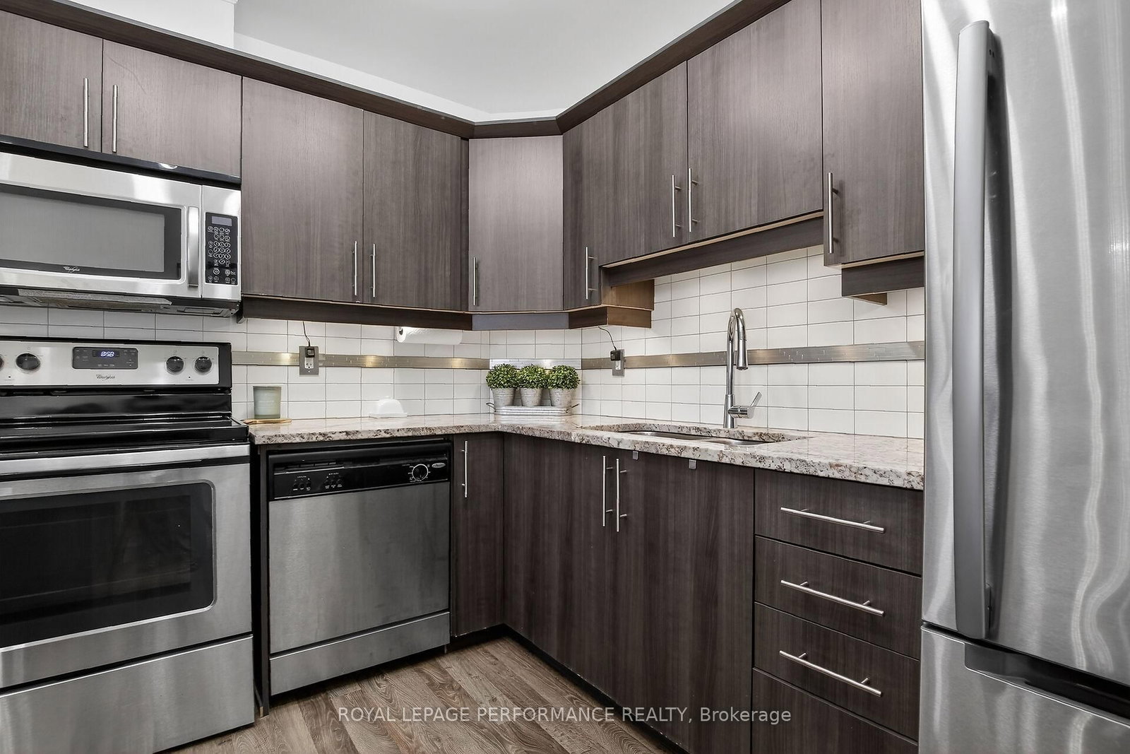 135 Harthill Way • #B • Ottawa, ON photo 13