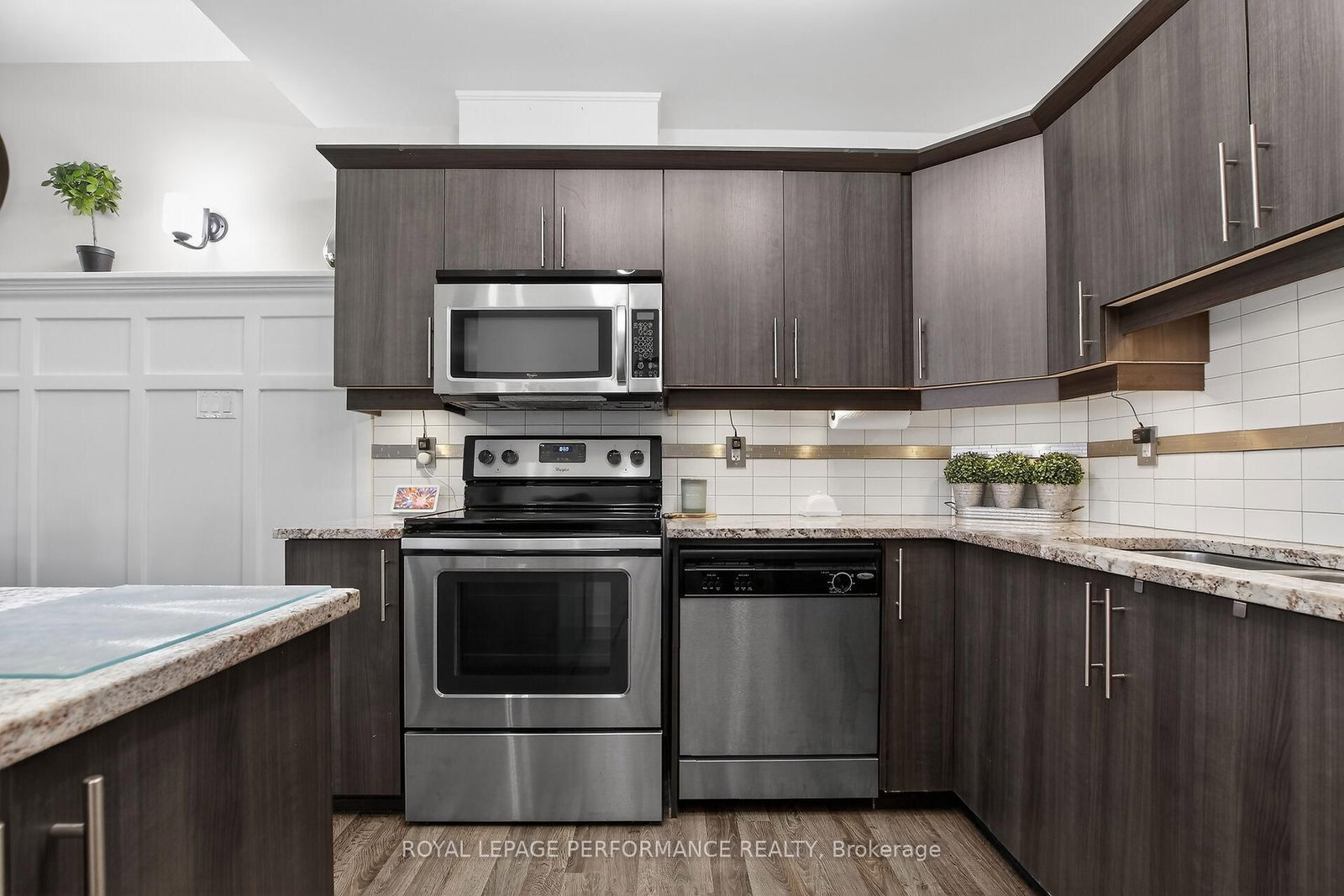135 Harthill Way • #B • Ottawa, ON photo 14