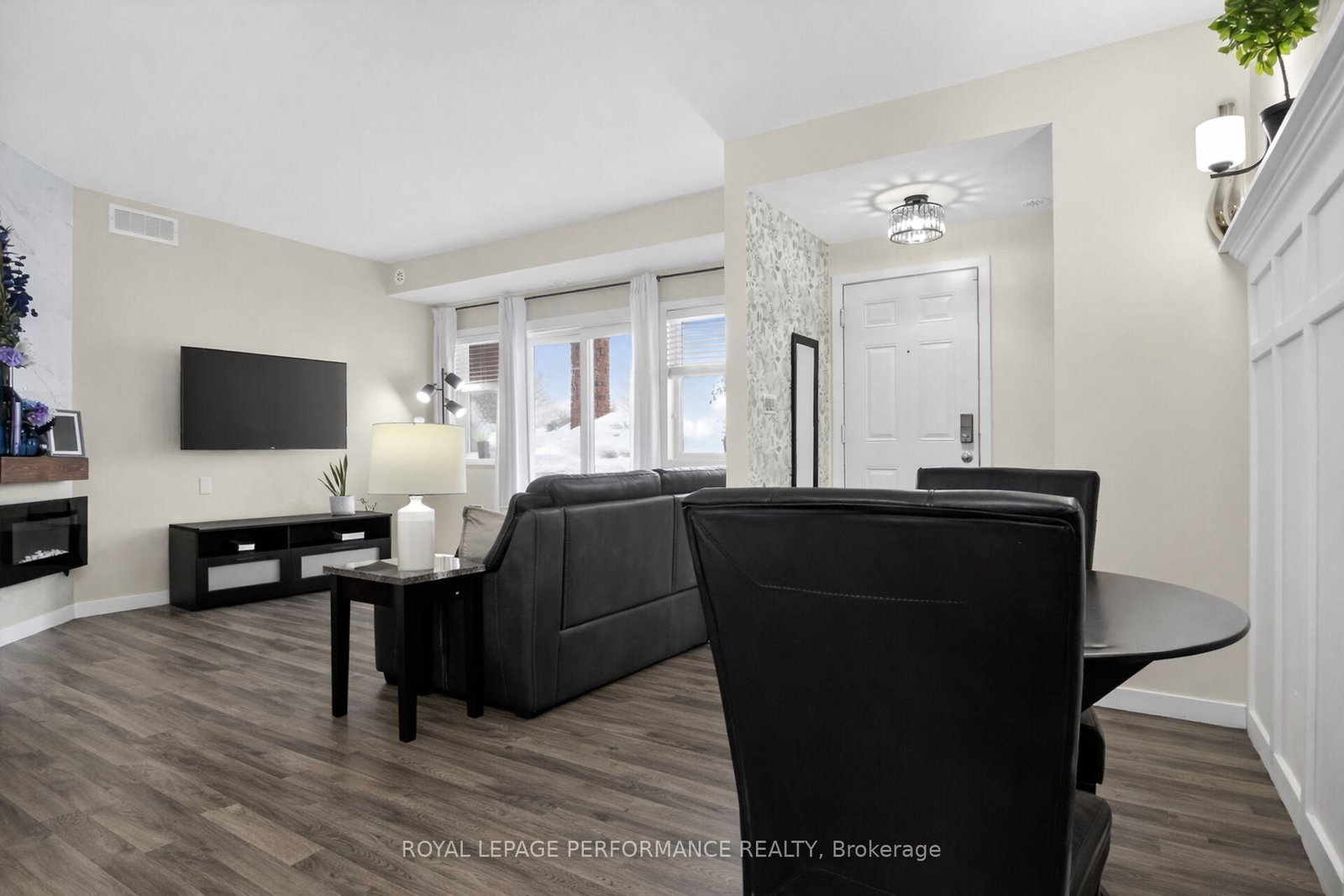 135 Harthill Way • #B • Ottawa, ON photo 17
