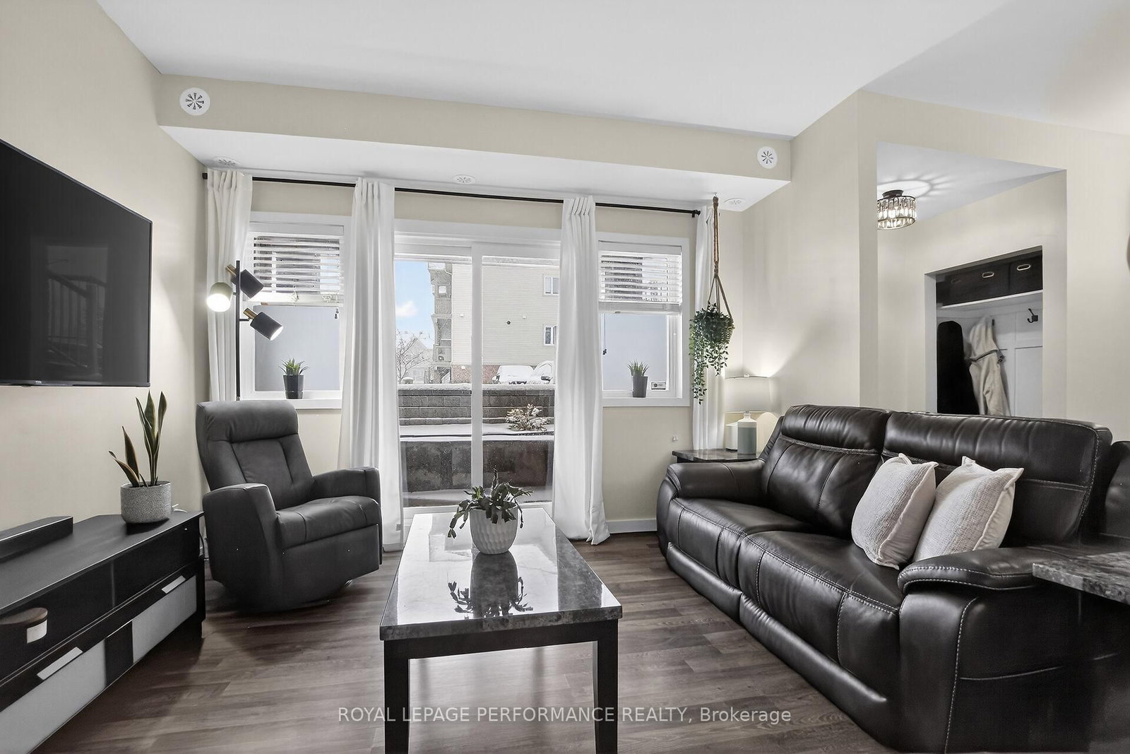 135 Harthill Way • #B • Ottawa, ON photo 20