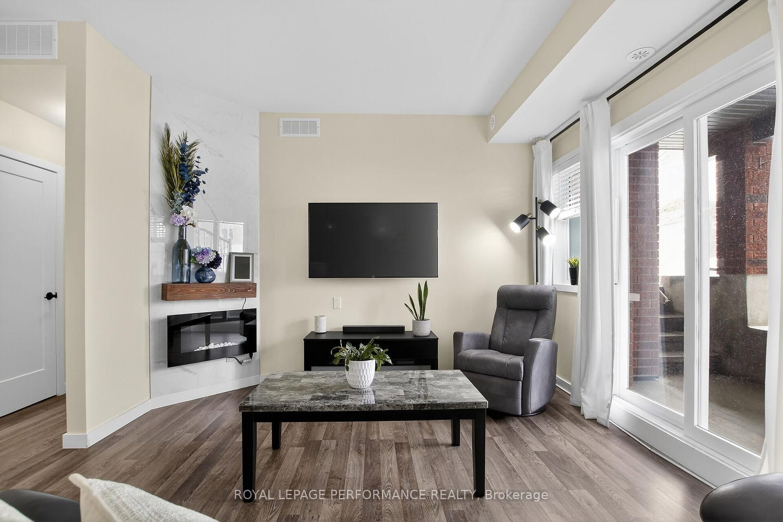 135 Harthill Way • #B • Ottawa, ON photo 24