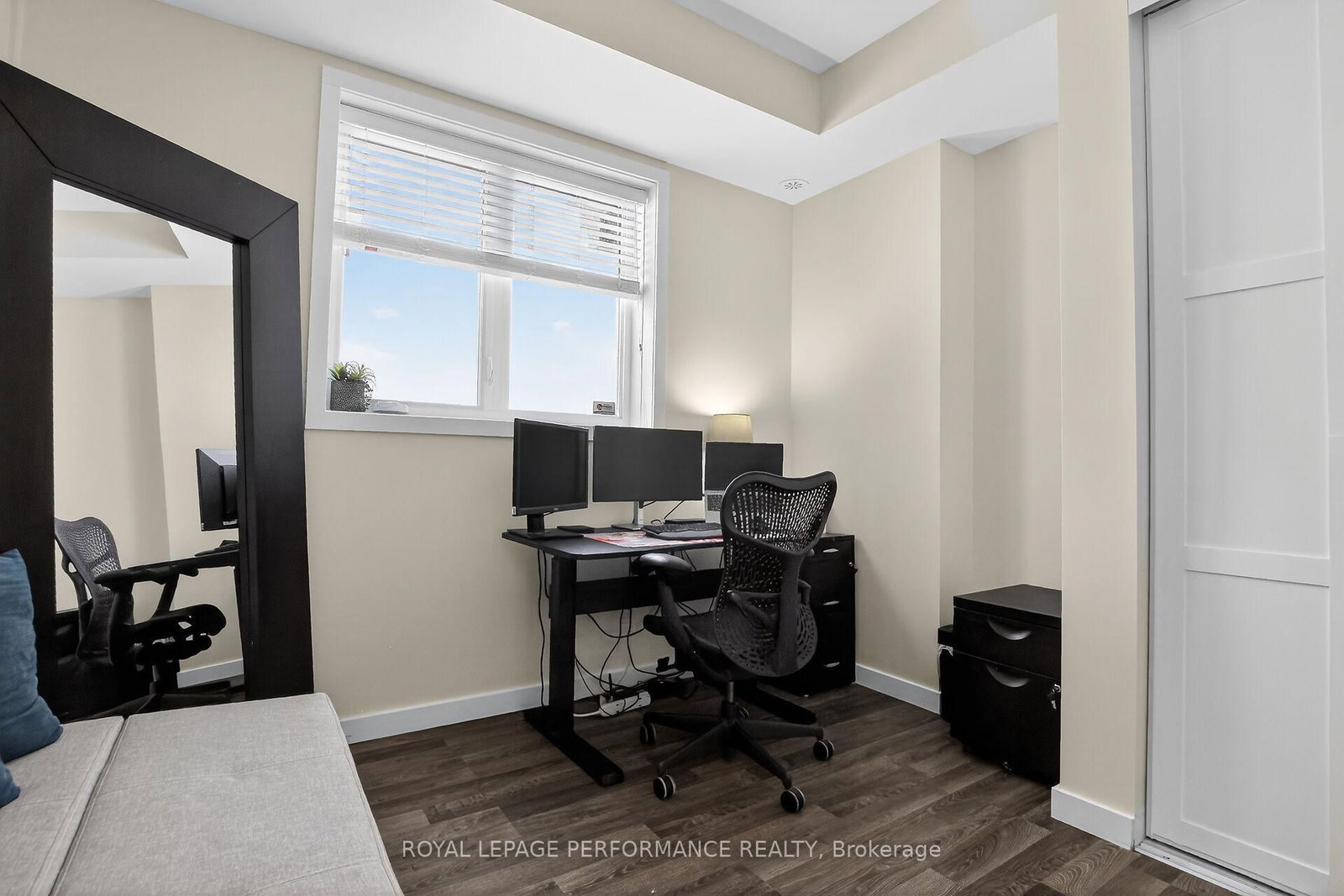 135 Harthill Way • #B • Ottawa, ON photo 32