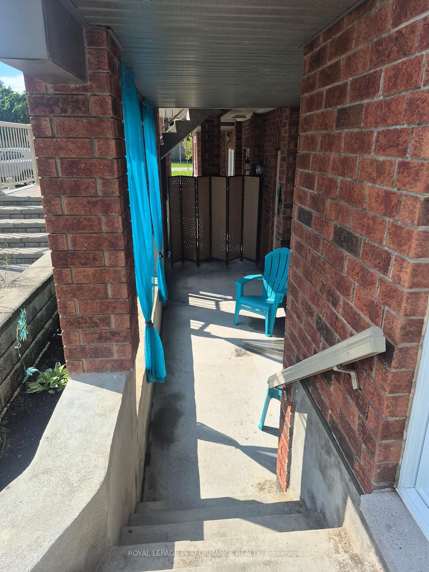 135 Harthill Way • #B • Ottawa, ON photo 38