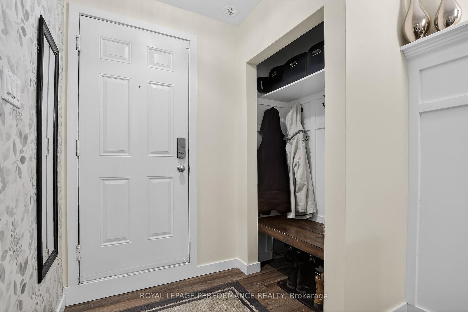135 Harthill Way • #B • Ottawa, ON photo 4