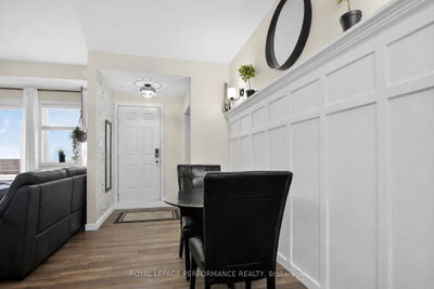 135 Harthill Way • #B • Ottawa, ON photo 9