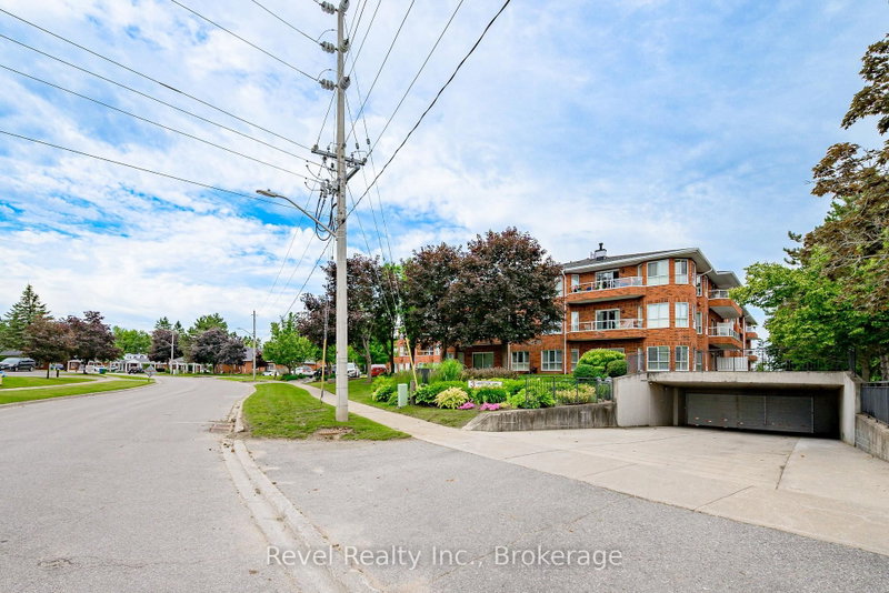 302 - 3 Heritage Way