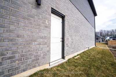 188 Foxborough Place • Thames Centre, ON photo 4