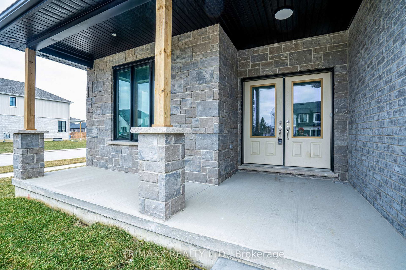 188 Foxborough Place • Thames Centre, ON photo 5