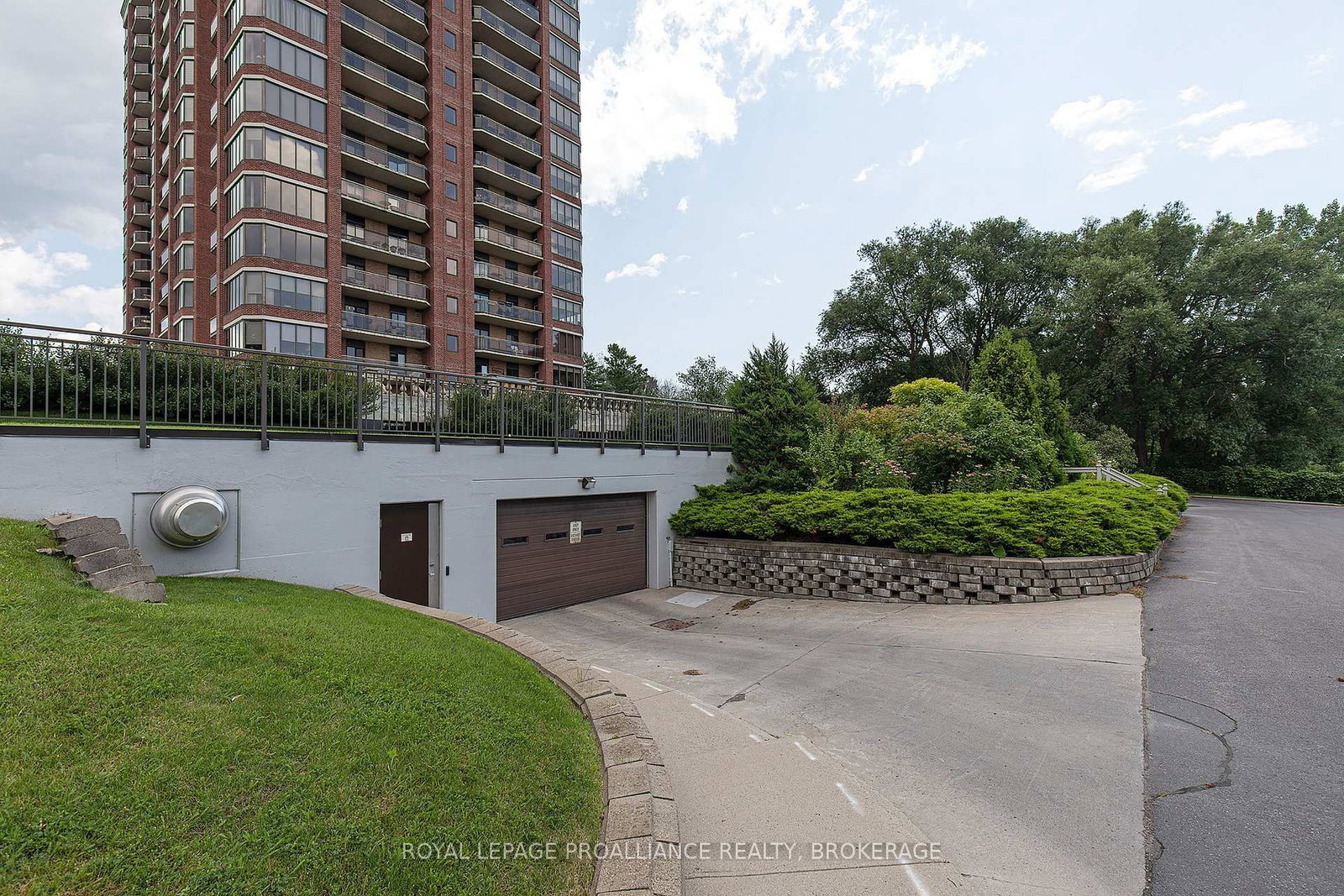 1000 King Street W • #1302 • Kingston, ON photo 3