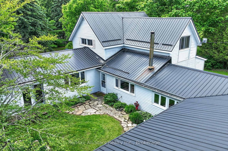 4077 Monck Rd photo 5