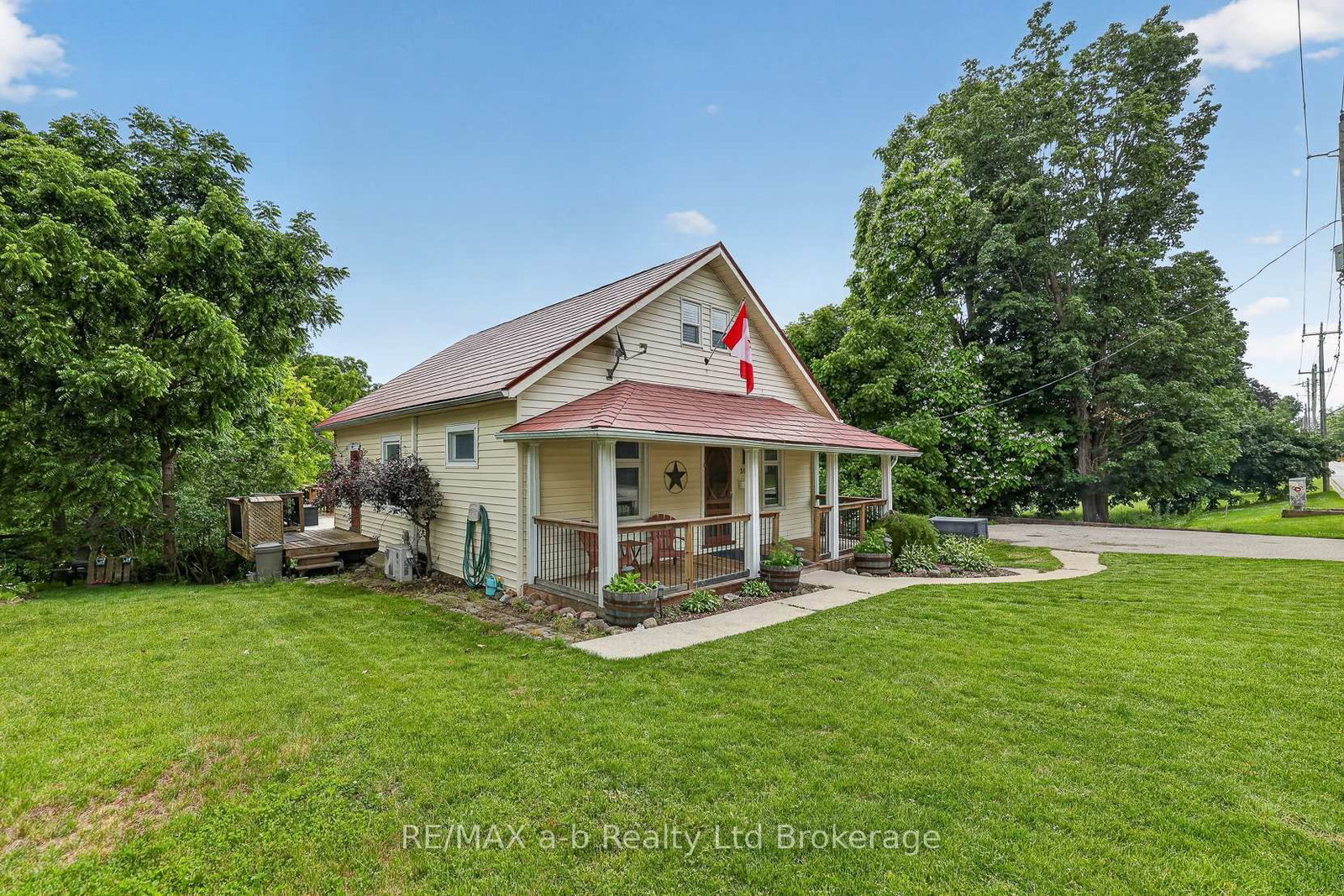 301 Thames Street, Ingersoll, photo 1