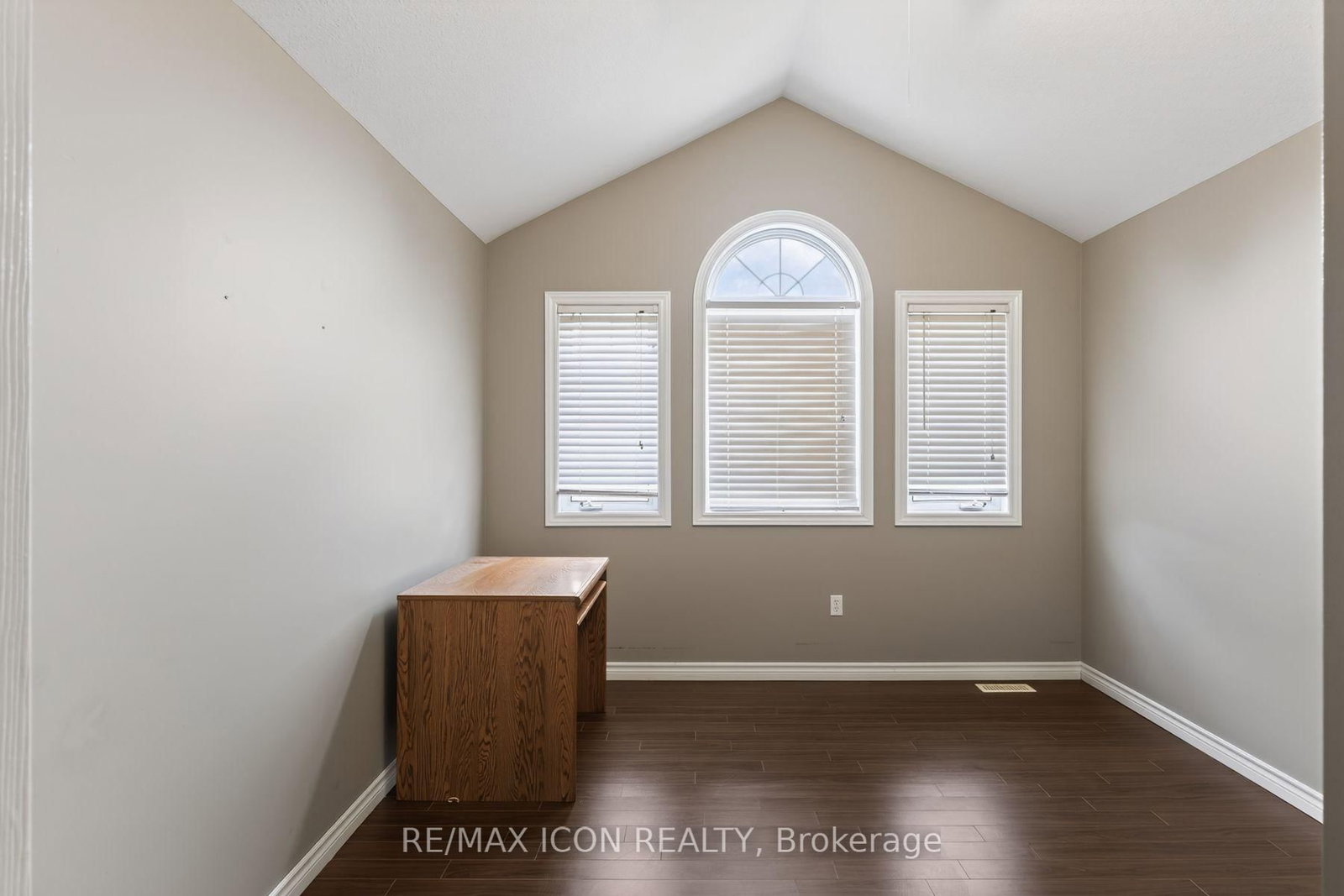 524 Ontario Street • Woodstock, ON photo 25