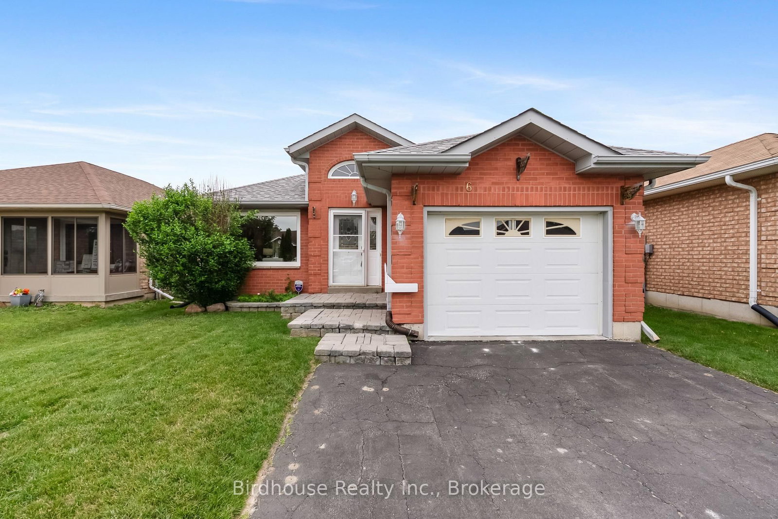 Detached House for sale at 6 Eakins Crescent, Kawartha Lakes, Ontario, K9V 6H8 - Lindsay - MLS: X13501218