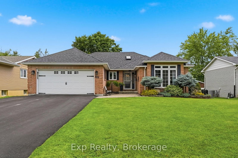 121 Simcoe Street