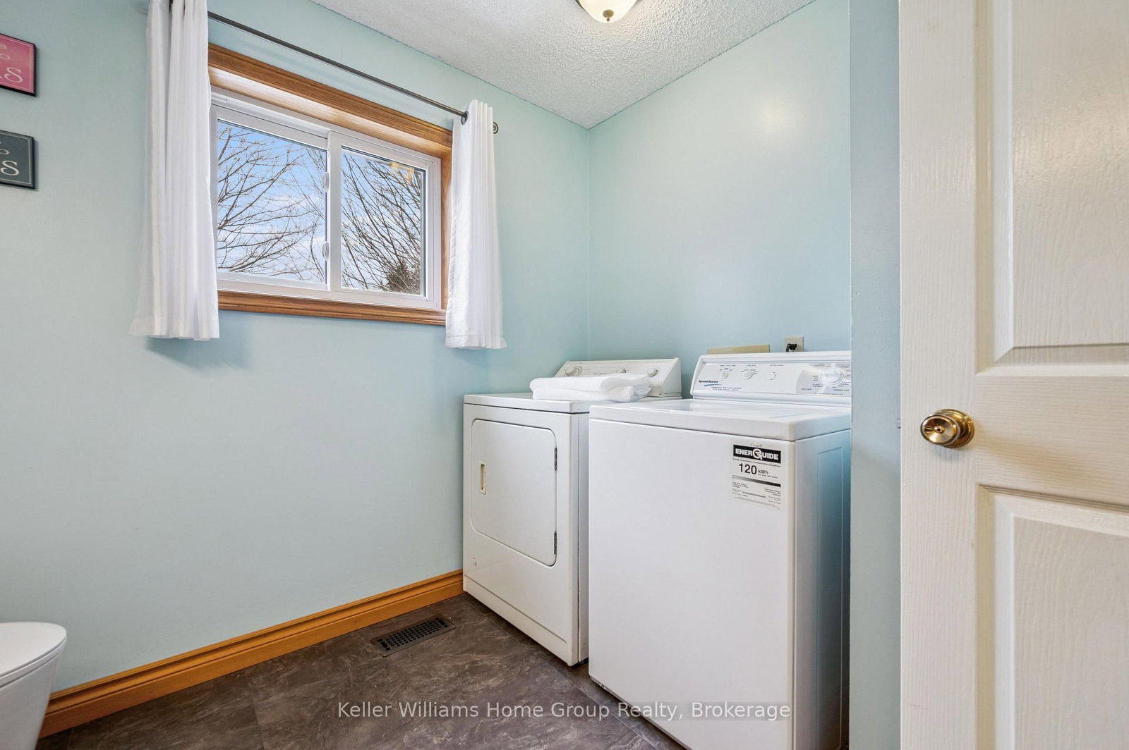 28 Edward Street • Mapleton, ON photo 19