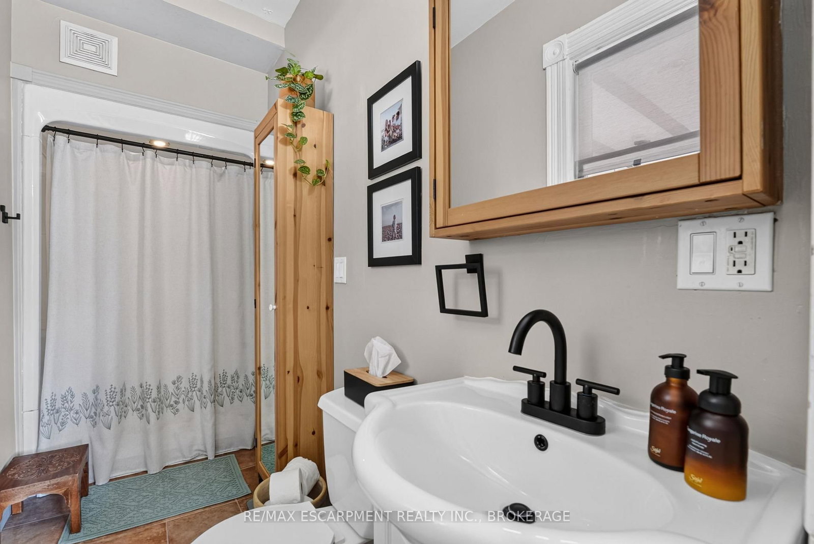 111 Main Street W • Grimsby, ON photo 28