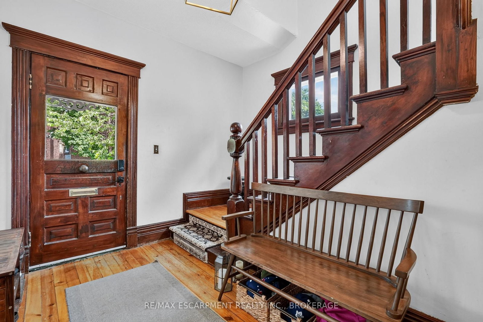 111 Main Street W • Grimsby, ON photo 6