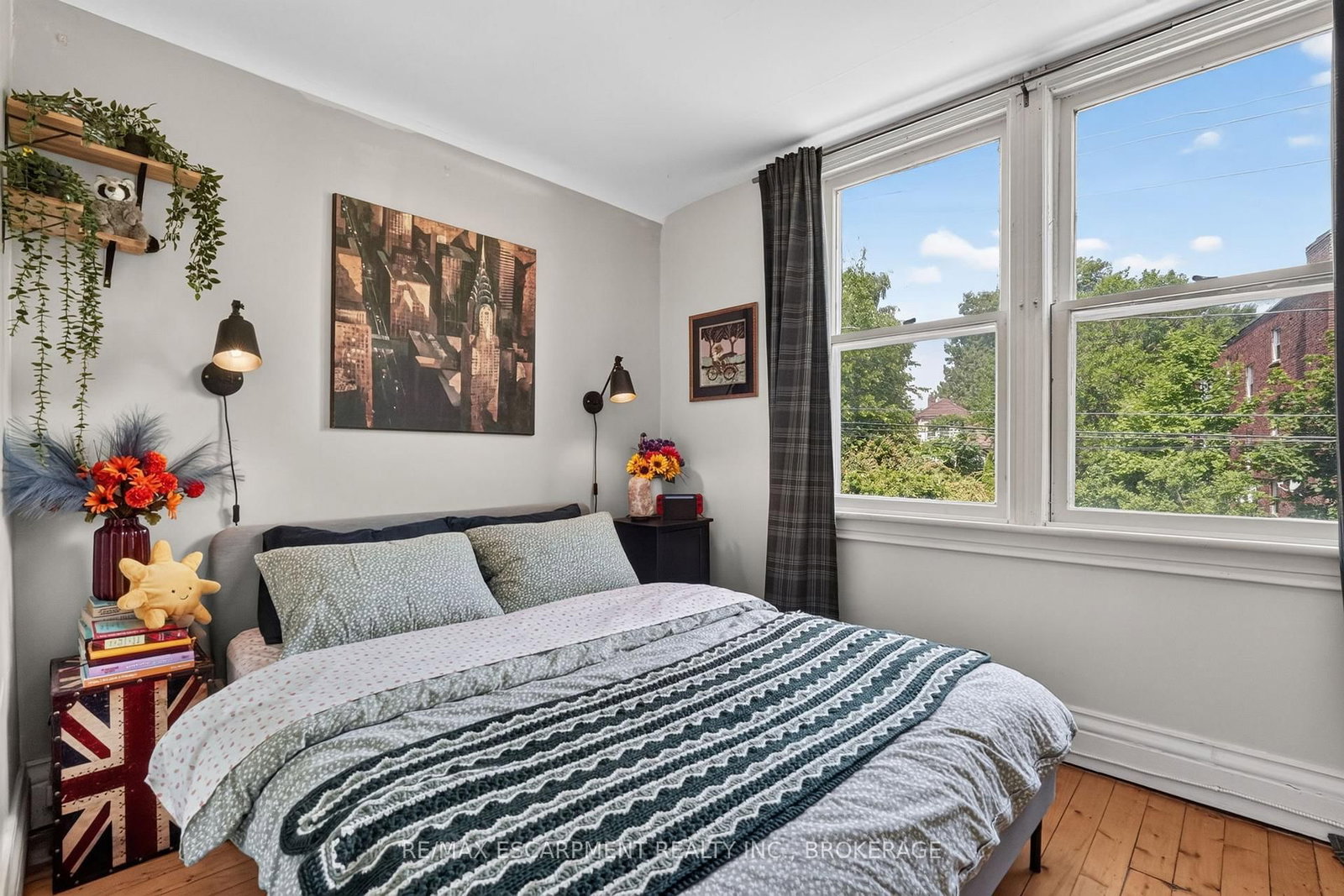 111 Main Street W • Grimsby, ON photo 8