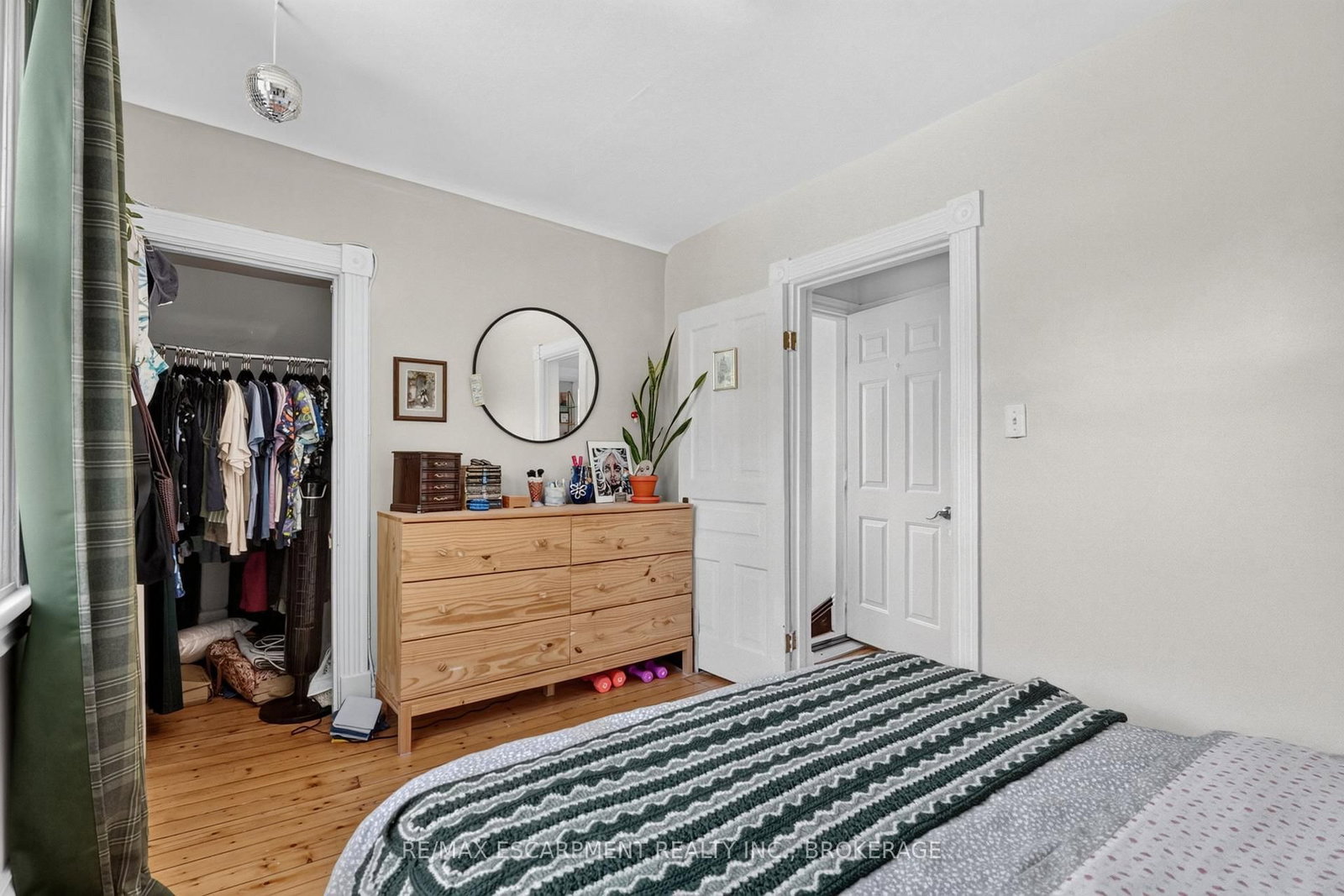 111 Main Street W • Grimsby, ON photo 9