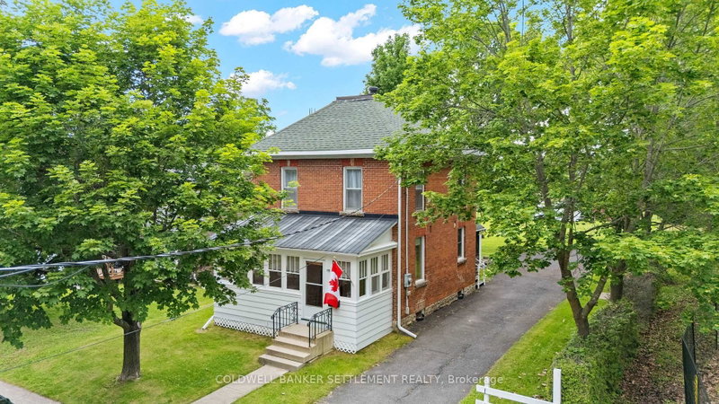 home for sale on 119 Drummond Street E