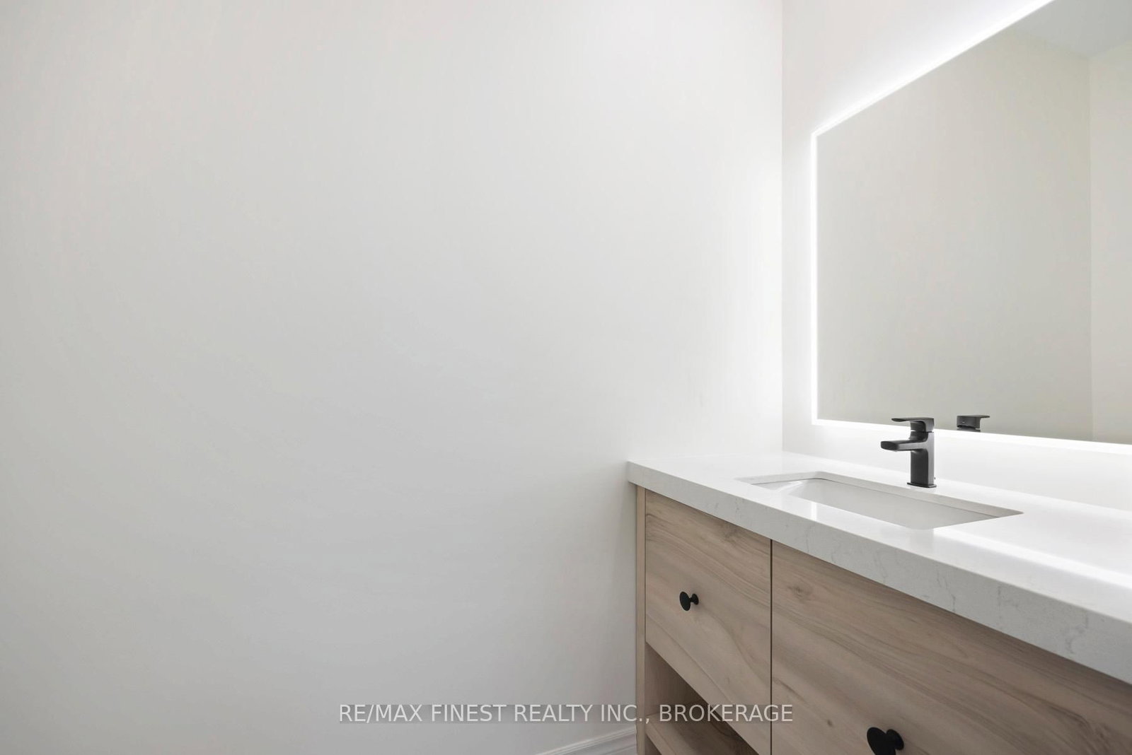 192 HERITAGE PARK Drive • Greater Napanee, ON photo 12