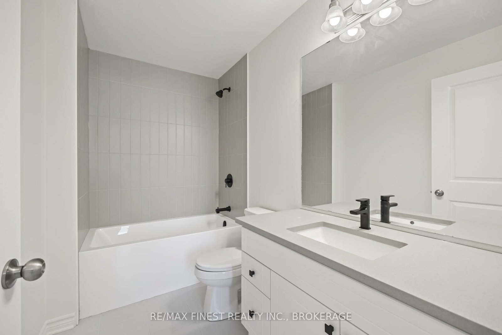 192 HERITAGE PARK Drive • Greater Napanee, ON photo 17
