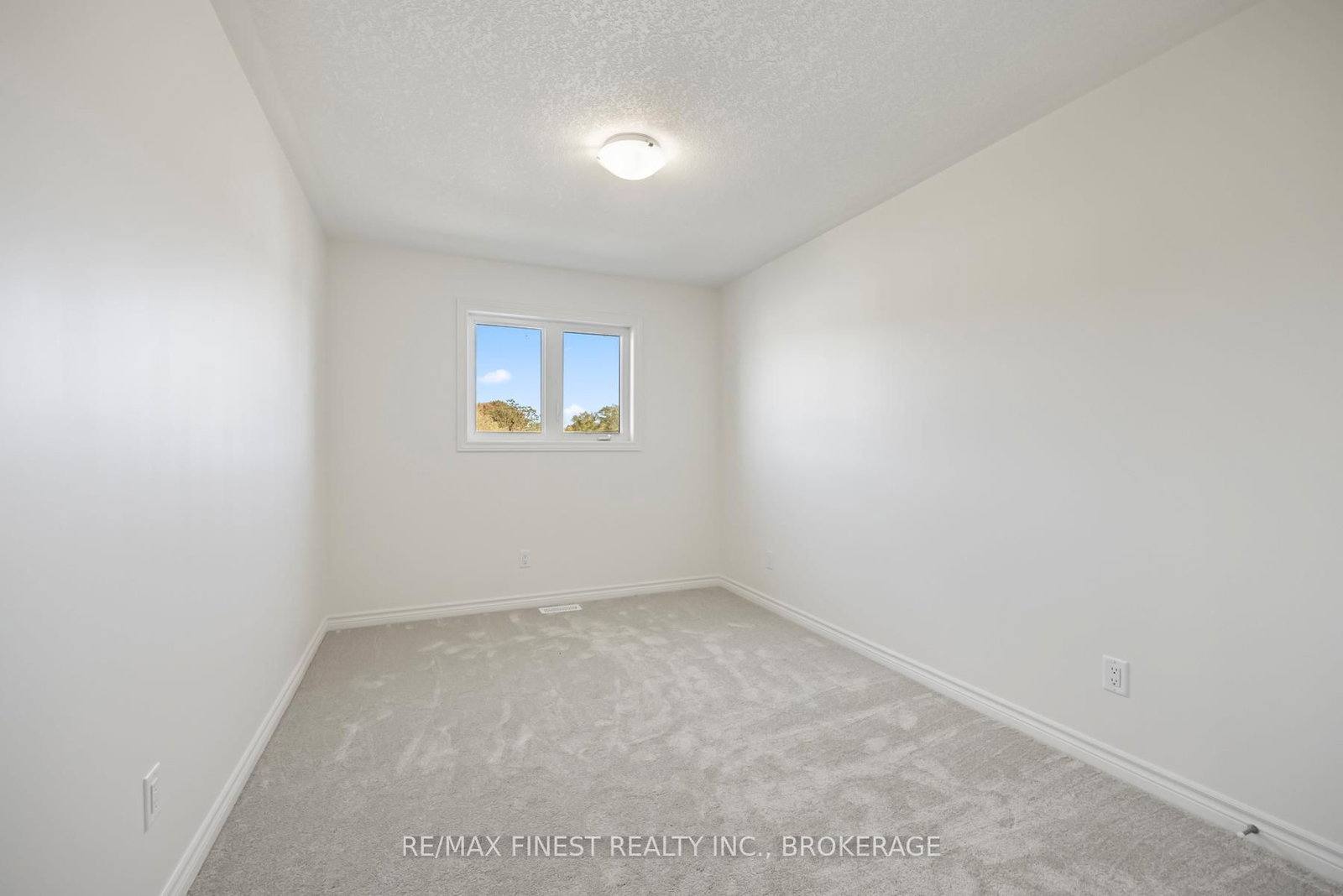 192 HERITAGE PARK Drive • Greater Napanee, ON photo 18