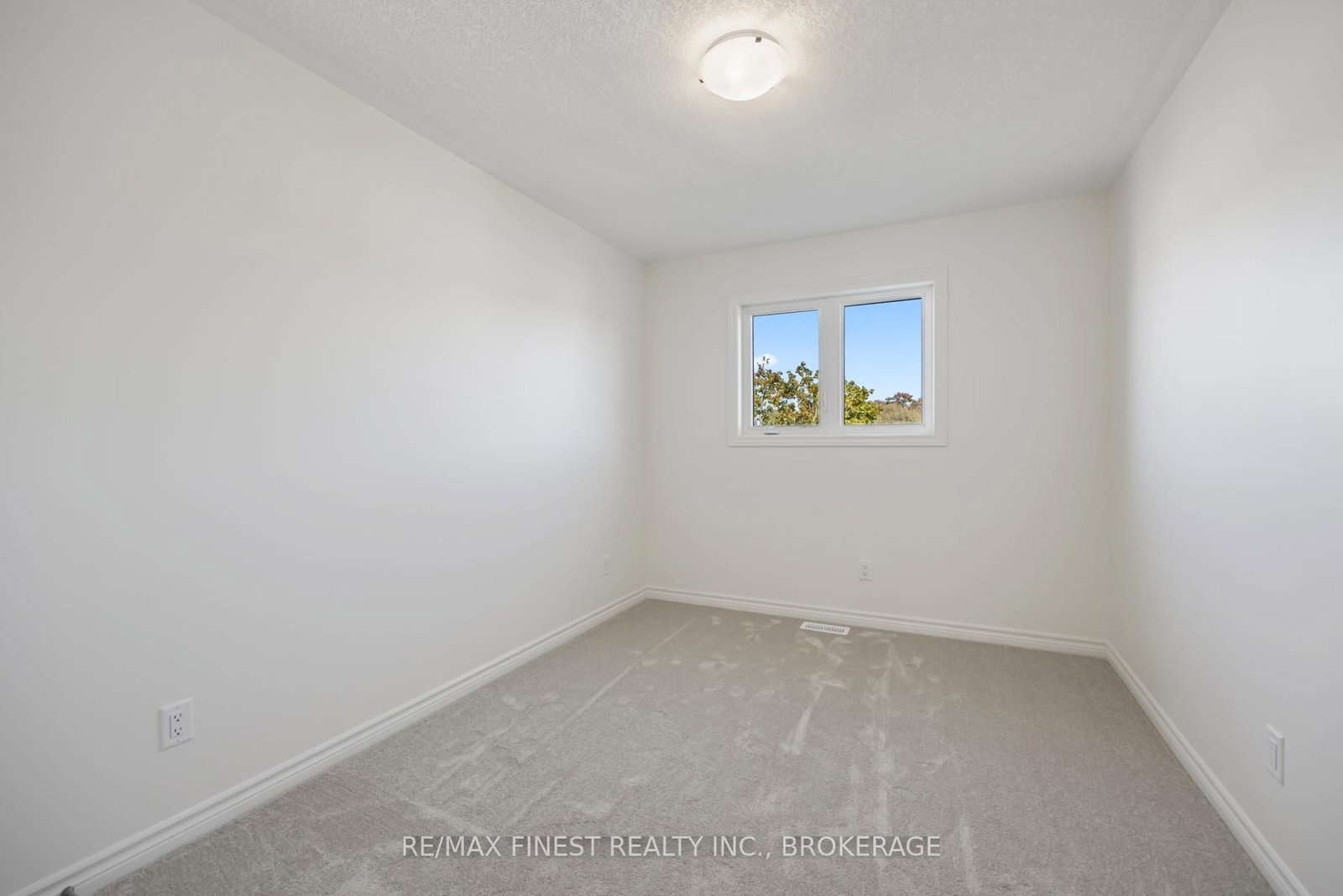 192 HERITAGE PARK Drive • Greater Napanee, ON photo 20