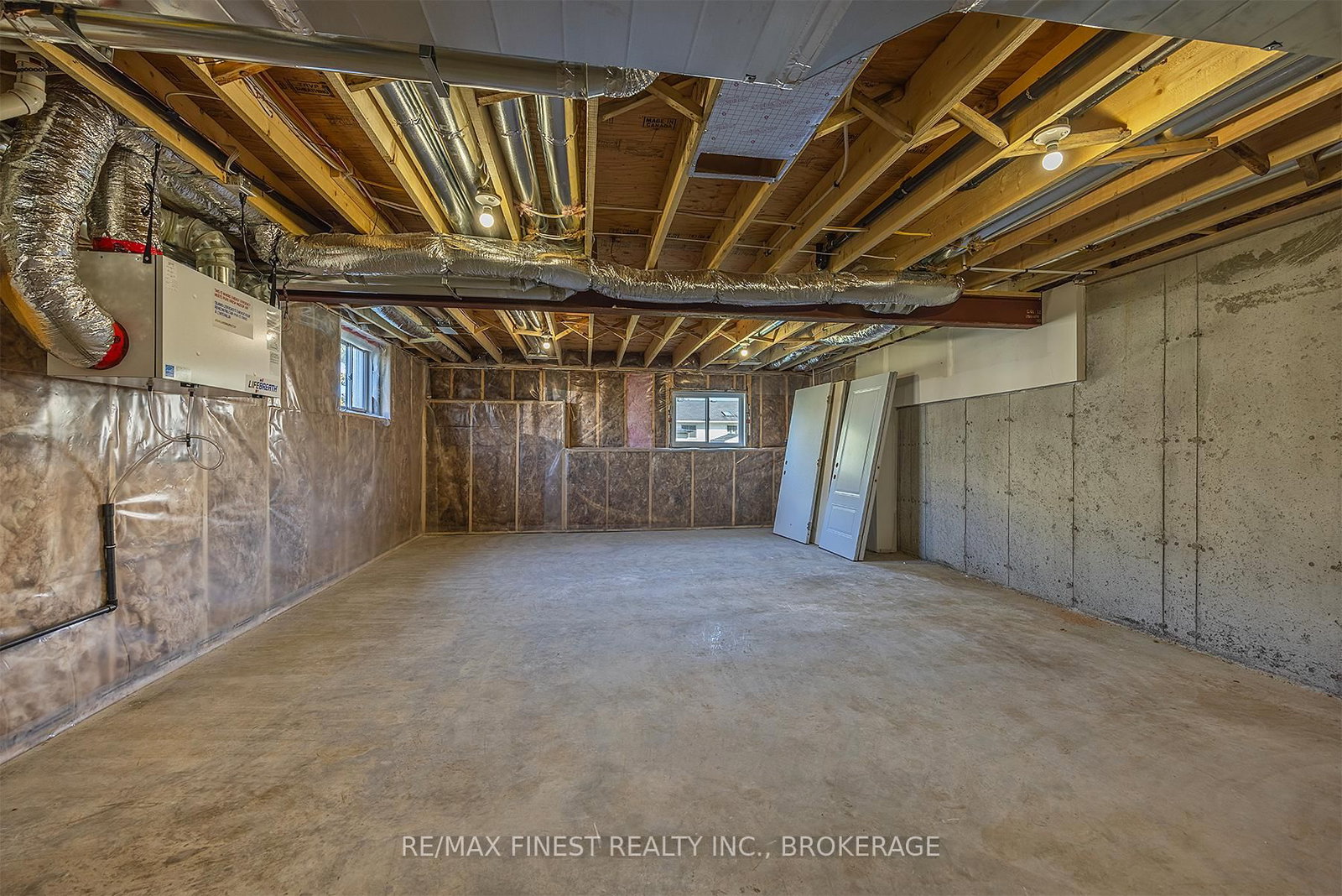 192 HERITAGE PARK Drive • Greater Napanee, ON photo 24