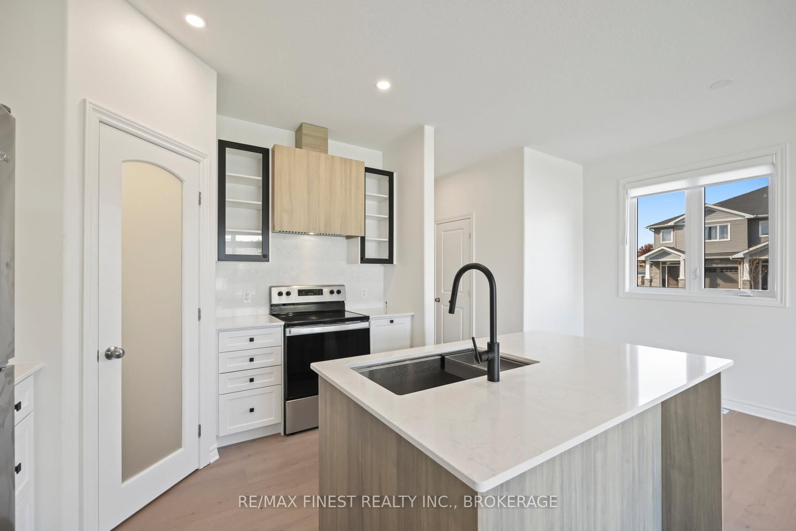 192 HERITAGE PARK Drive • Greater Napanee, ON photo 8