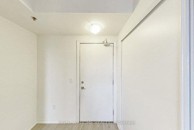 207 - 560 North Service Road