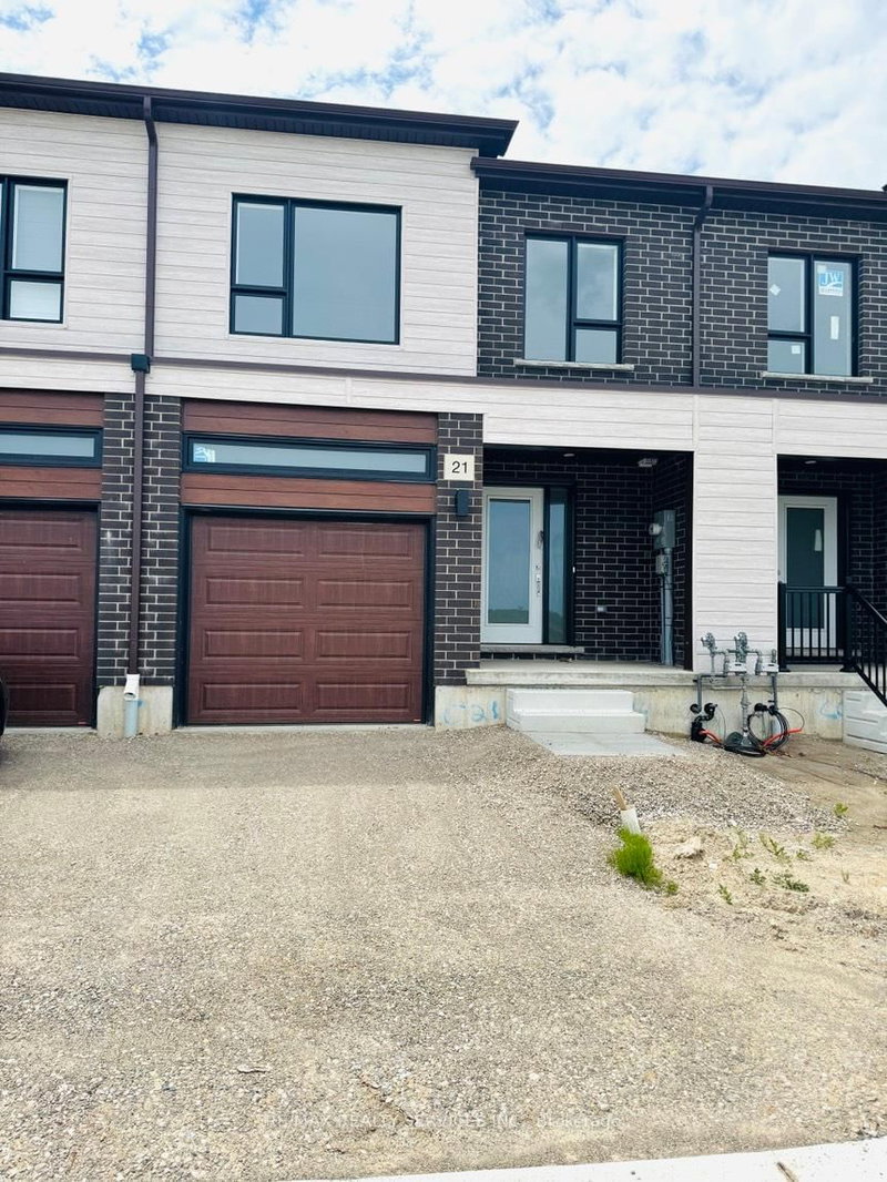 home for lease on 21 Pin Oaks Common