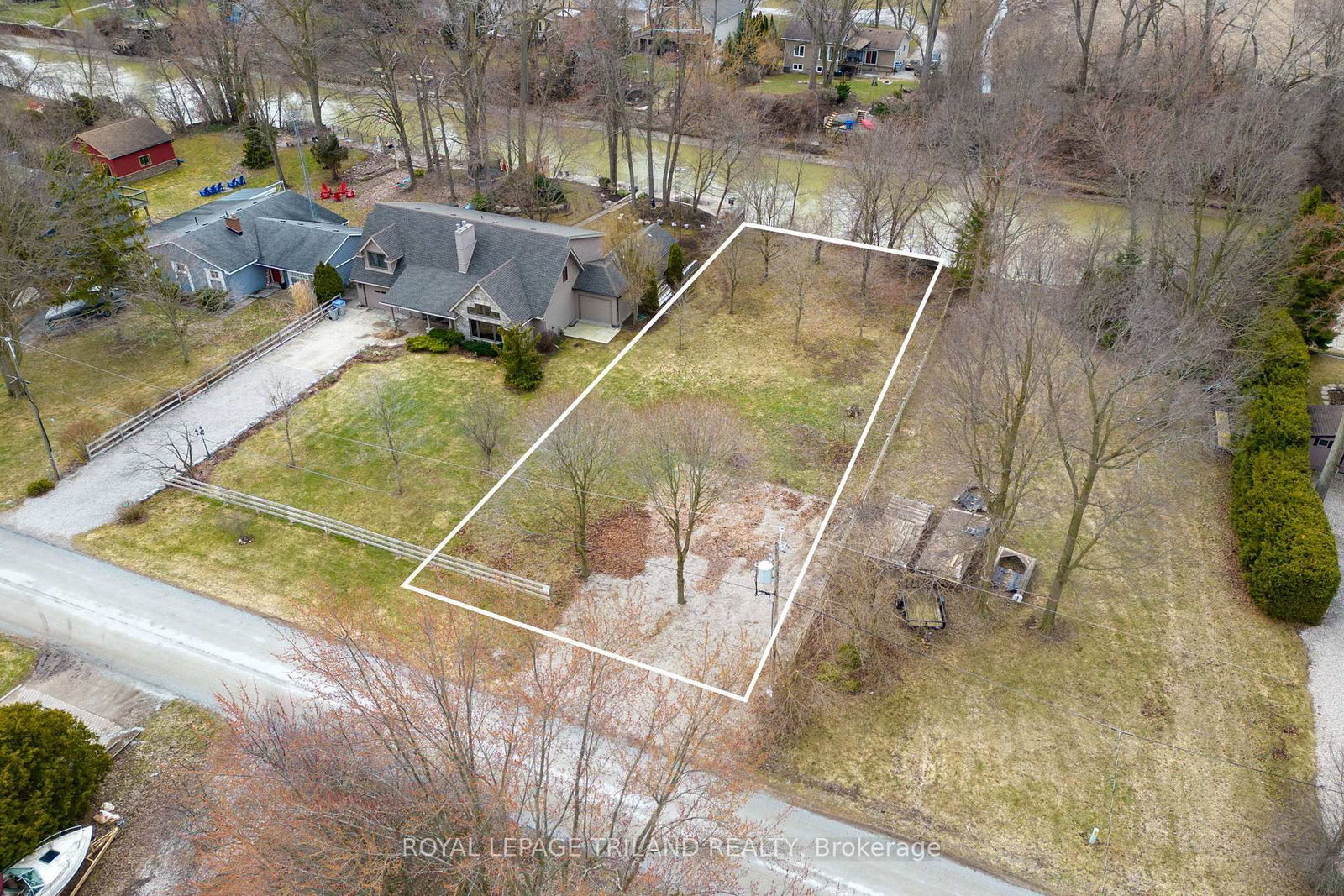 8419 Defore Drive • Lambton Shores, ON photo 3
