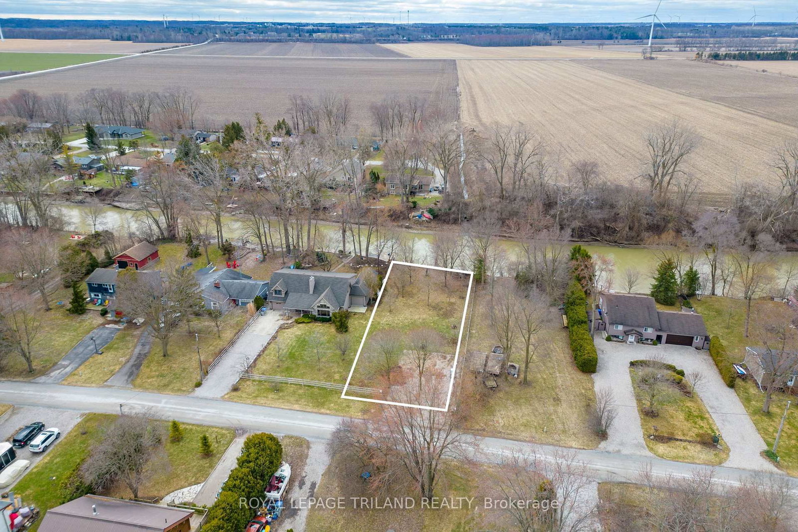 8419 Defore Drive • Lambton Shores, ON photo 4