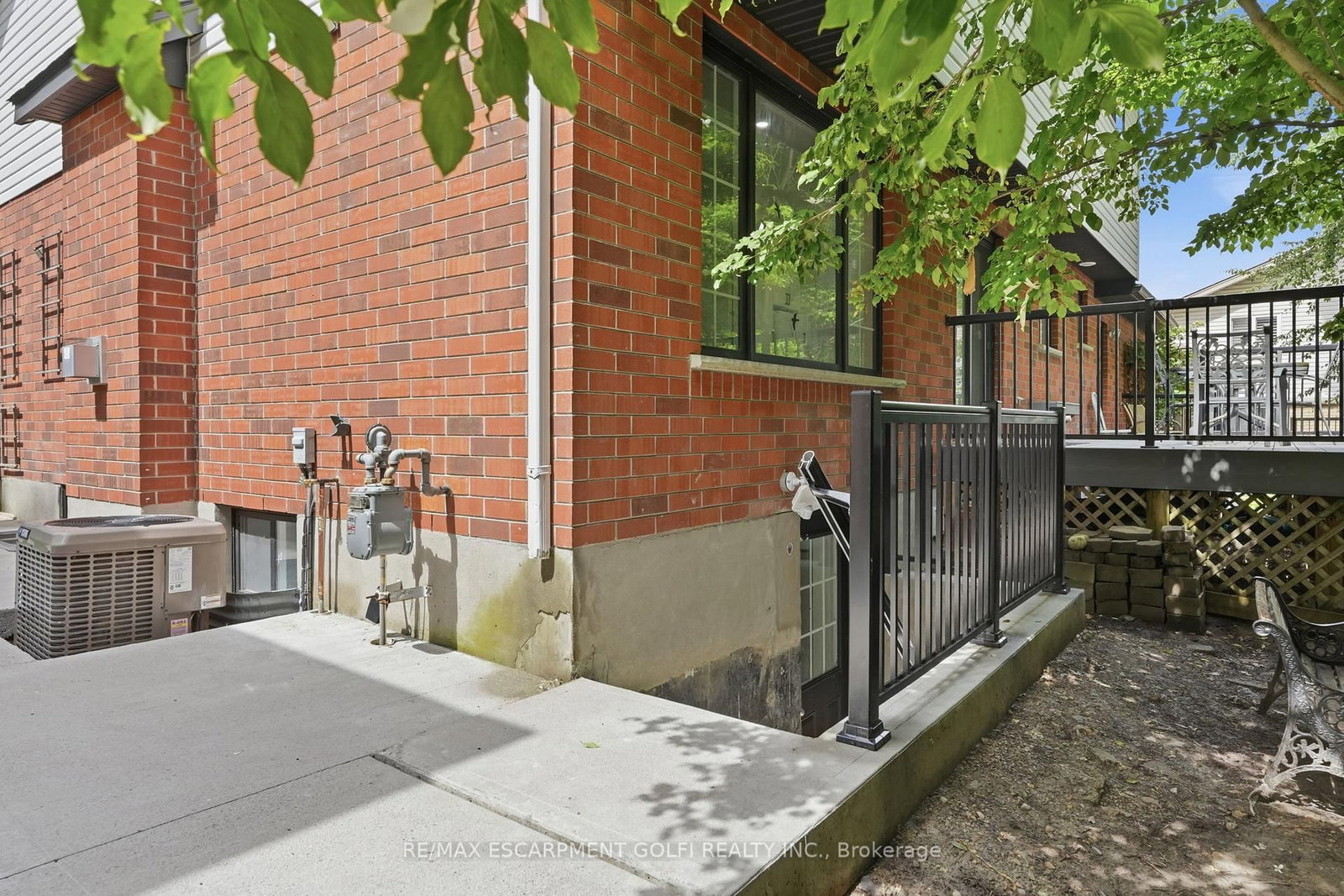 292 THORNCREST Drive • Waterloo, ON photo 37