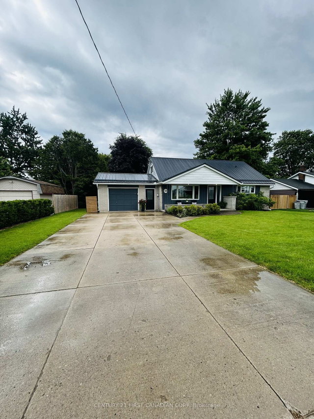 121 WELLINGTON Street W