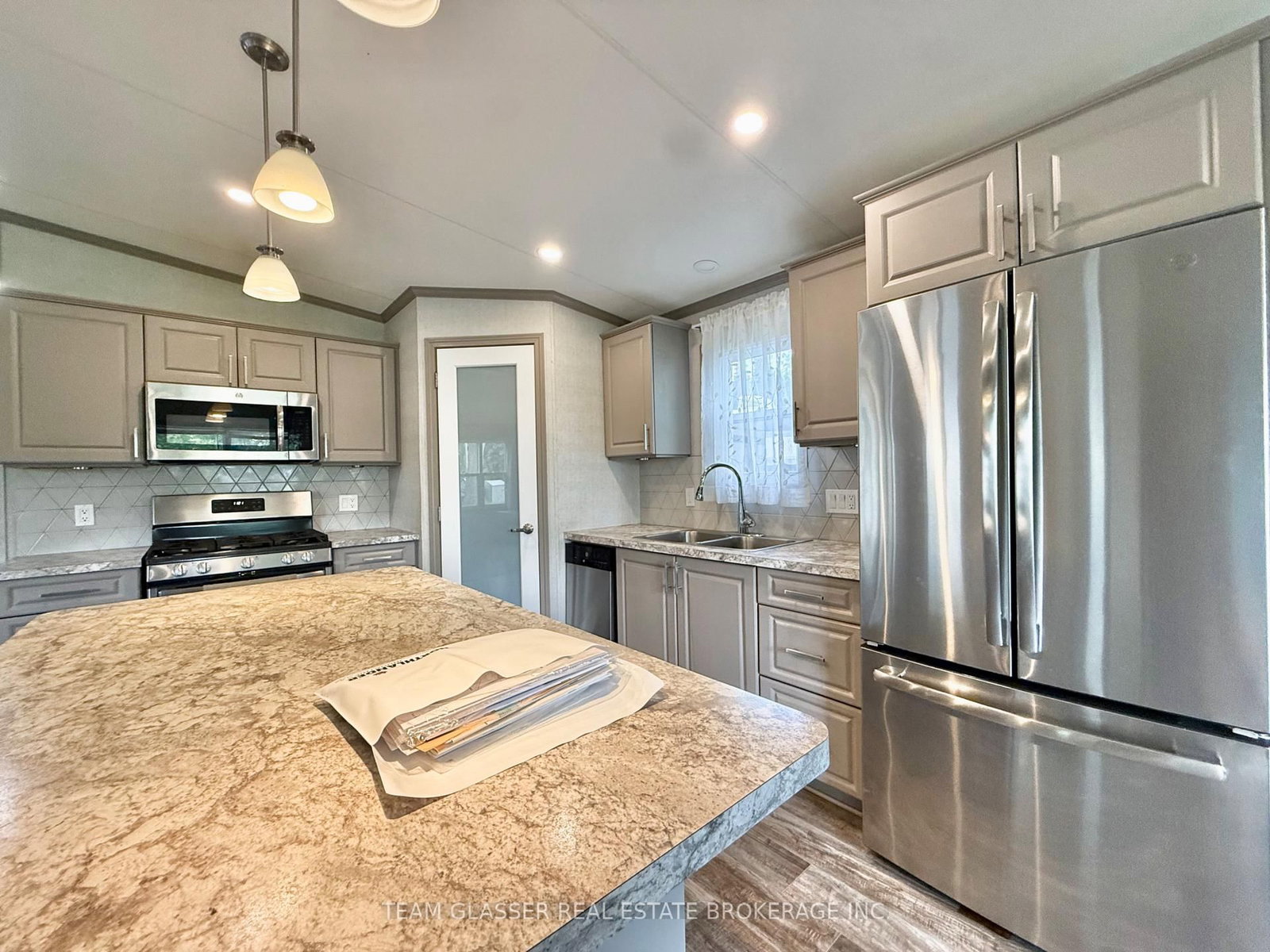 24749 Park Street • #2 • Strathroy-Caradoc, ON photo 8