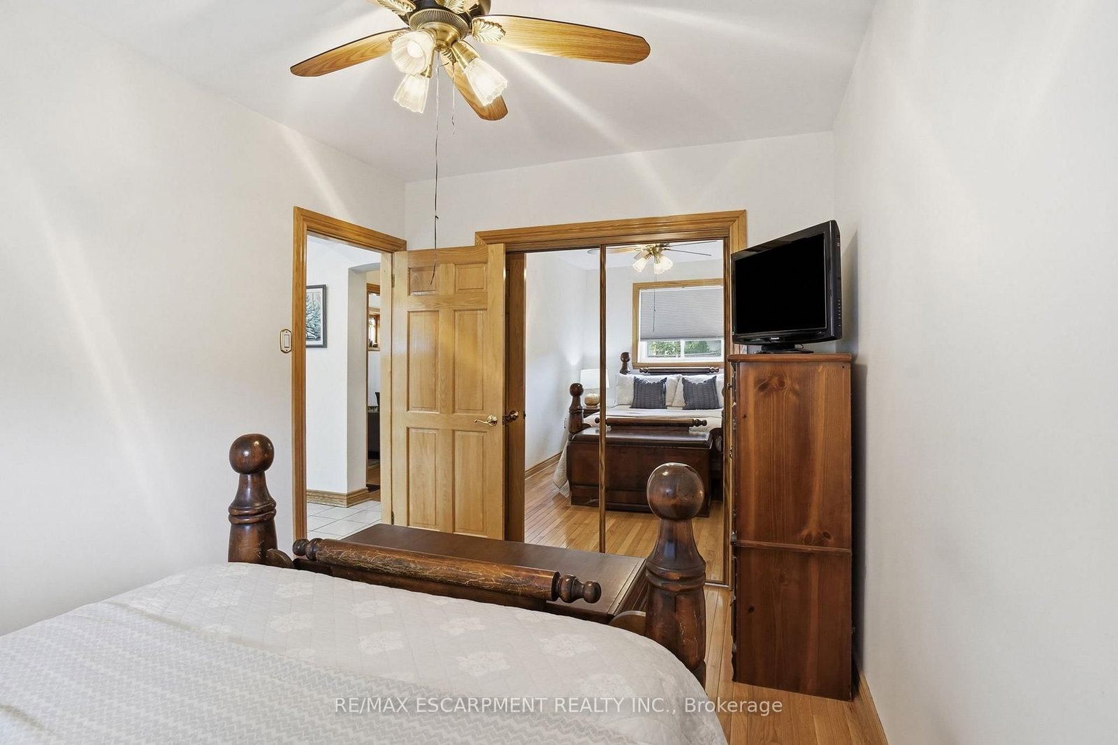17 Tuxedo Avenue S • Hamilton, ON photo 21