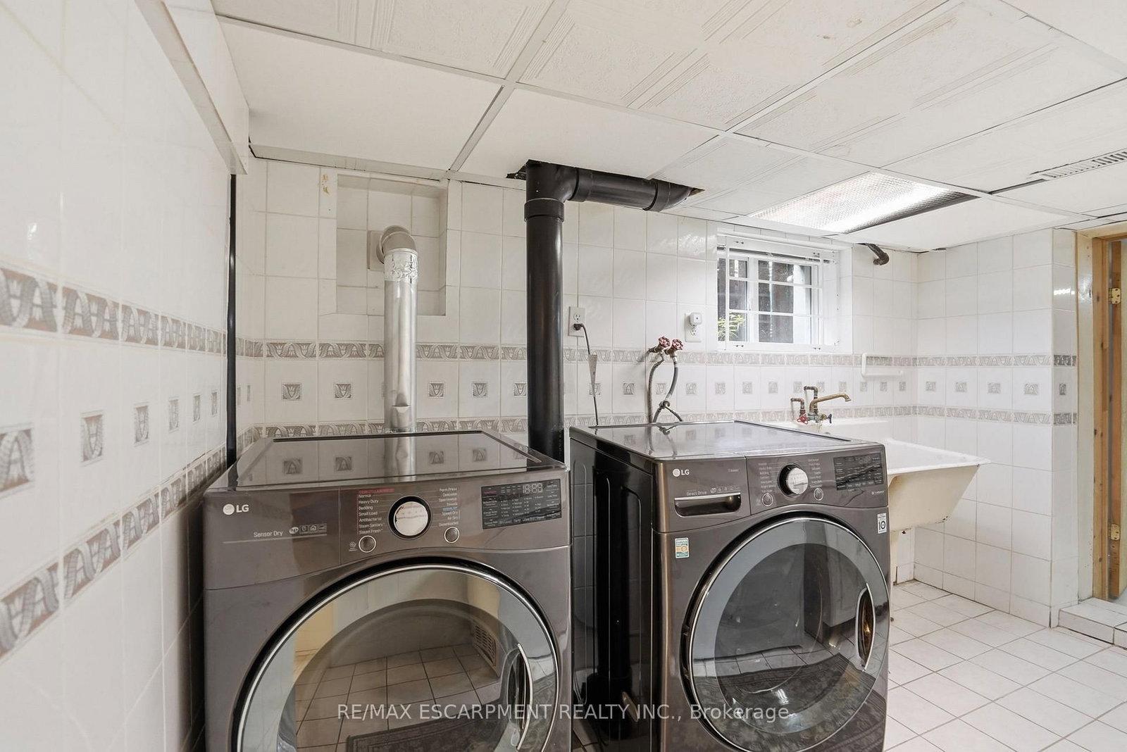 17 Tuxedo Avenue S • Hamilton, ON photo 46