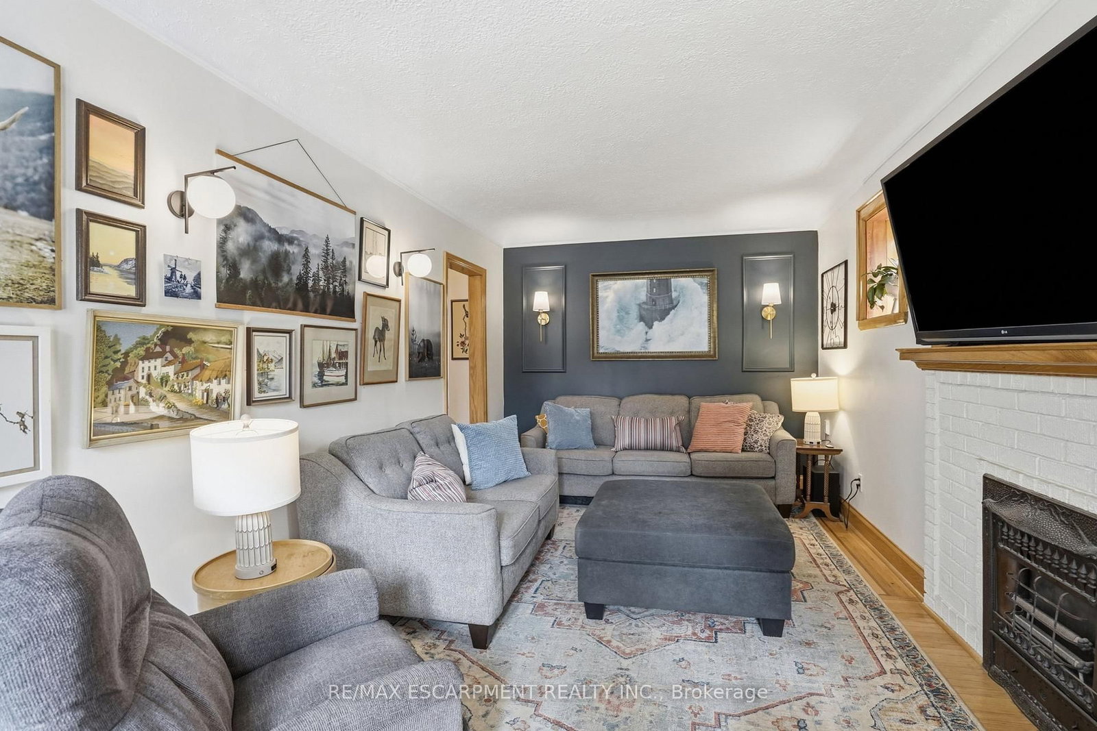 17 Tuxedo Avenue S • Hamilton, ON photo 9