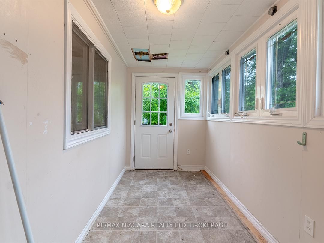 584 Lakeview Road • Fort Erie, ON photo 6