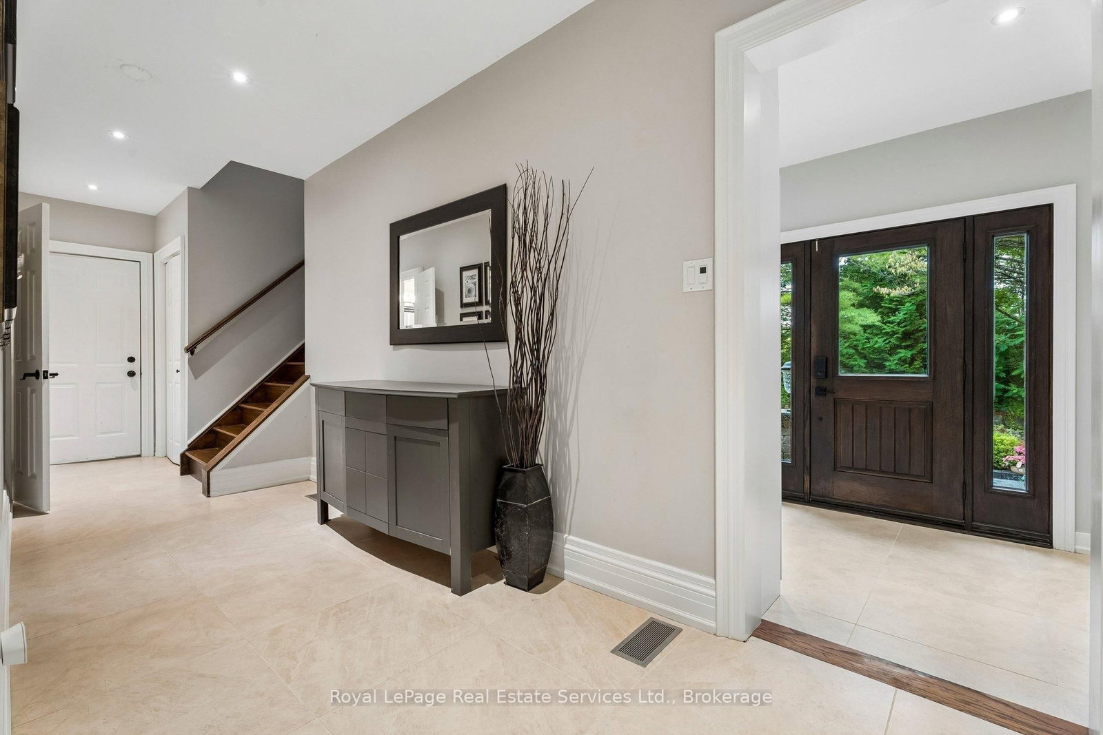 1 Stonebury Place • Hamilton, ON photo 8